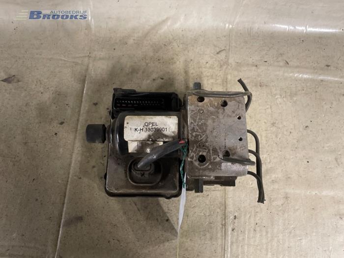 Begagnade ABS-pump Opel Vectra B Caravan (31) 2.0 Di 16V Pris € 25,00 Marginaltabell erbjuds av Autobedrijf Brooks