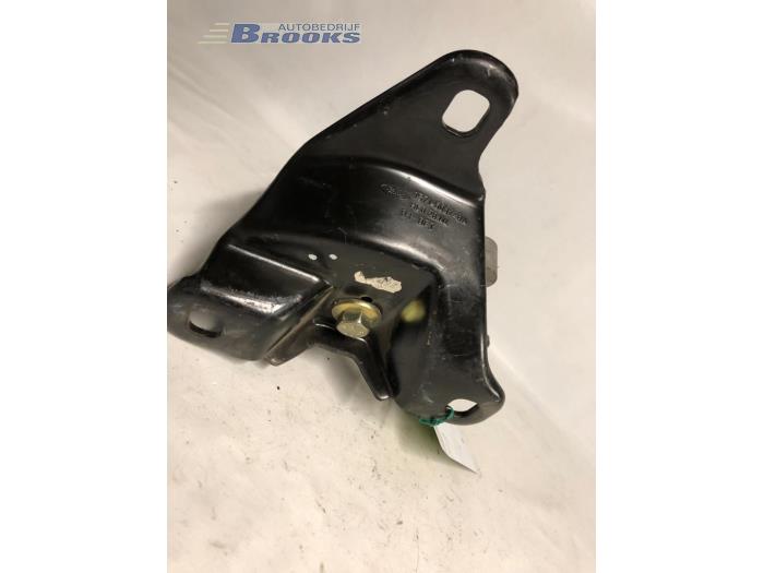 Engine mount from a Ford Mondeo 2002
