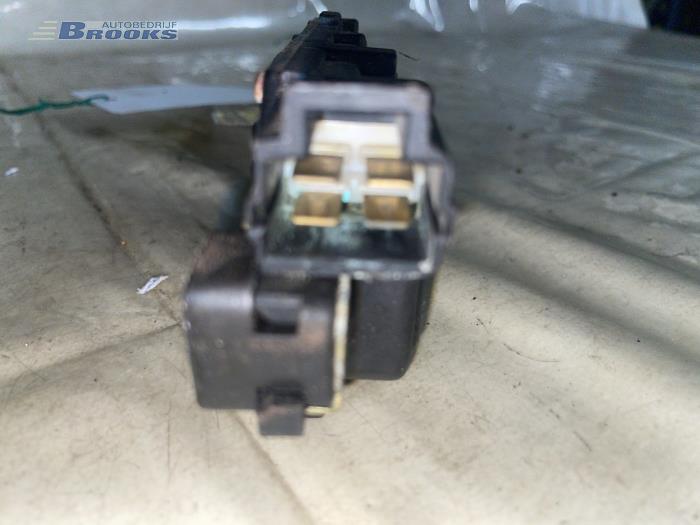 Central locking motor from a SsangYong Musso 2.9D 1997