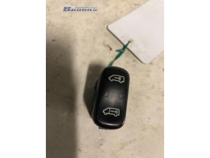 Gebrauchte Schalter Mercedes Vito (638.1/2) 2.2 CDI 108 16V Preis € 5,00 Margenregelung angeboten von Autobedrijf Brooks