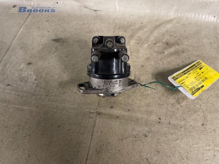 Used Ignition system (complete) Renault Clio (B/C57/357/557/577) 1.8 GT 16V Kat. Price € 20,00 Margin scheme offered by Autobedrijf Brooks