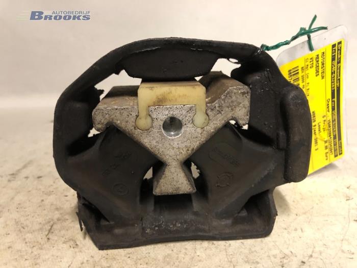 Used Engine mount Mercedes Vito (638.1/2) 2.2 CDI 108 16V Price € 15,00 Margin scheme offered by Autobedrijf Brooks