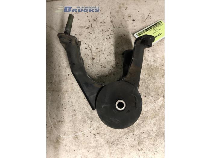 Used Engine mount Toyota Avensis (T22) 2.0 TDi Price € 10,00 Margin scheme offered by Autobedrijf Brooks