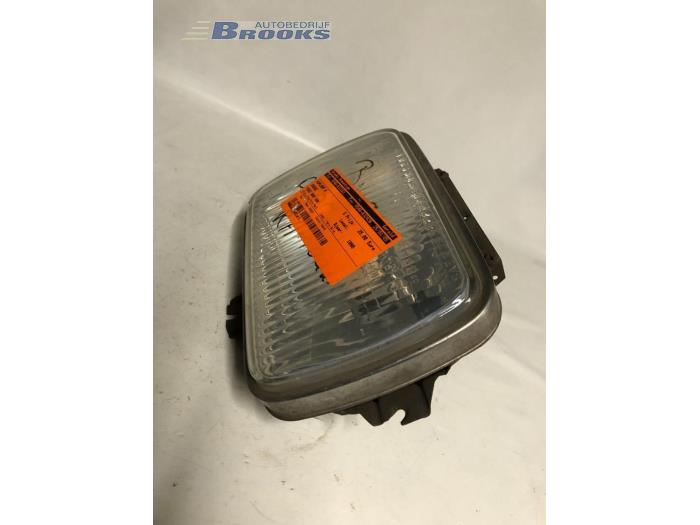 Używane Reflektor prawy Dodge Mini Ram Van Cena € 20,00 Procedura marży oferowane przez Autobedrijf Brooks