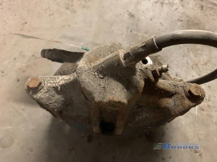 Front brake calliper, left from a Ford Mondeo III Wagon 2.0 TDCi/TDDi 115 16V 2001