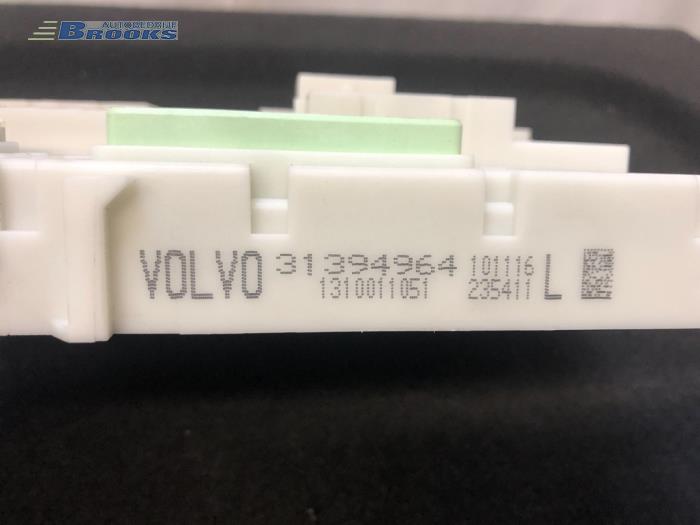 Boîte à fusibles d'un Volvo V40 (MV) 2.0 D2 16V 2016