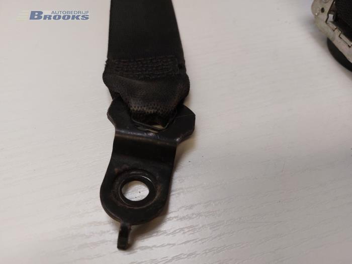 Front seatbelt, right from a Mercedes-Benz Sprinter 3t (906.61) 213 CDI 16V 2010