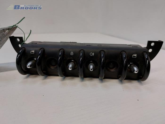 Usados Interruptor de ventanilla eléctrica BMW Mini (R50/53) 1.6 16V One Precio € 25,00 Norma de margen ofrecido por Autobedrijf Brooks