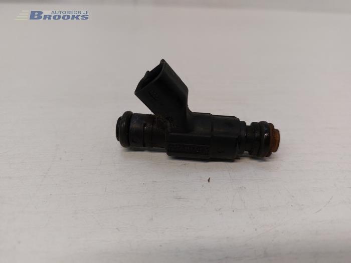 Injector (petrol injection) from a MINI Mini One/Cooper (R50) 1.6 16V One 2006