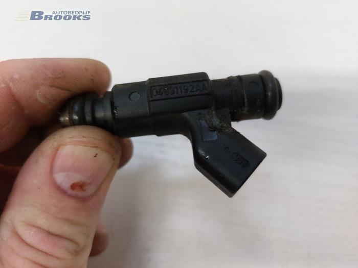 Injector (petrol injection) from a MINI Mini One/Cooper (R50) 1.6 16V One 2006