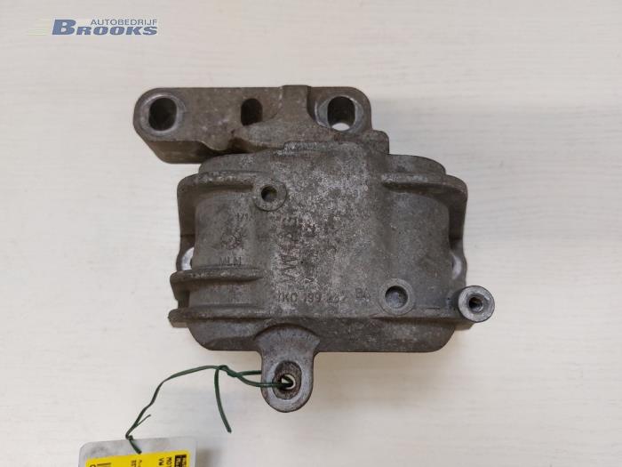 Usagé Support moteur Volkswagen Caddy III (2KA,2KH,2CA,2CH) 2.0 SDI Prix € 10,00 Règlement à la marge proposé par Autobedrijf Brooks