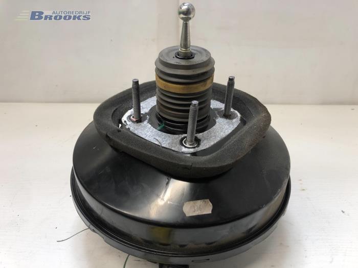 Begagnade Bromsservo Peugeot 207/207+ (WA/WC/WM) 1.4 16V VTi Pris € 30,00 Marginaltabell erbjuds av Autobedrijf Brooks