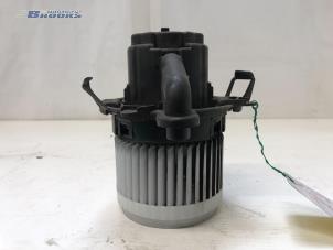 Used Heating and ventilation fan motor Renault Clio IV (5R) 1.5 Energy dCi 90 FAP Price € 25,00 Margin scheme offered by Autobedrijf Brooks