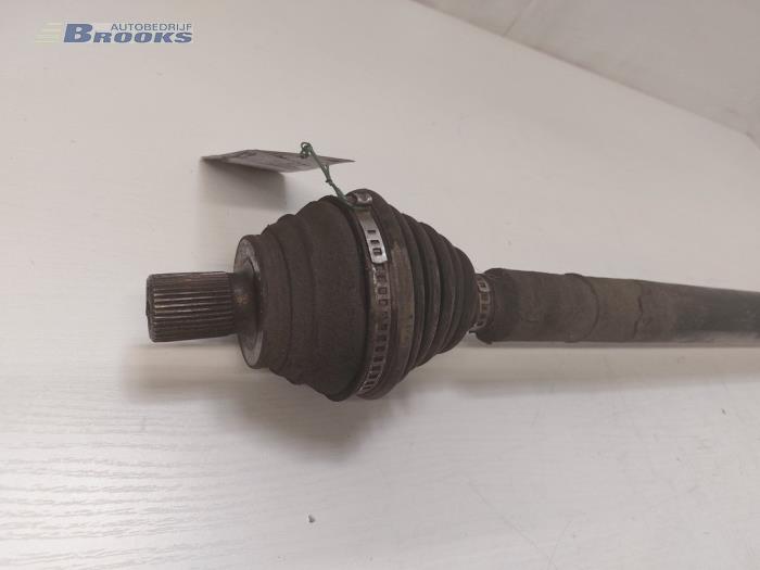 Front drive shaft, right from a Volkswagen Caddy III (2KA,2KH,2CA,2CH) 2.0 SDI 2008