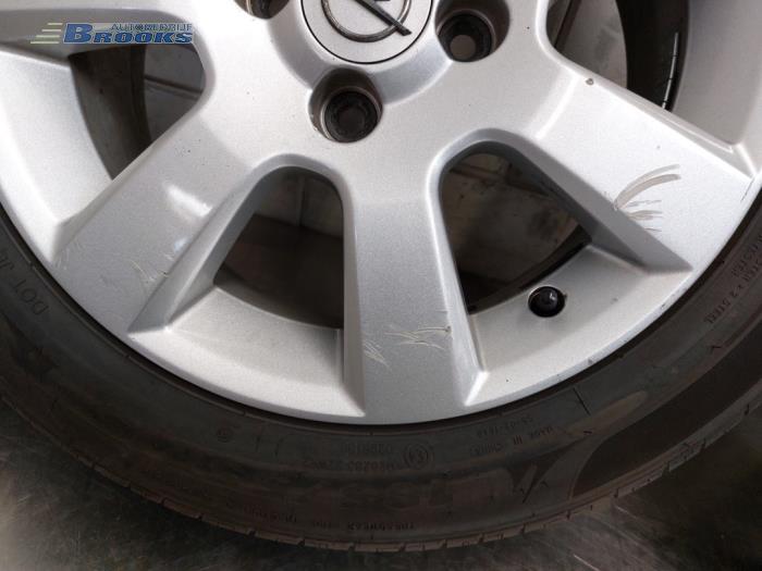 ② Jantes Opel Corsa C (5 trous) avec pneus été 185/55-15 — Pneus & Jantes —  2ememain
