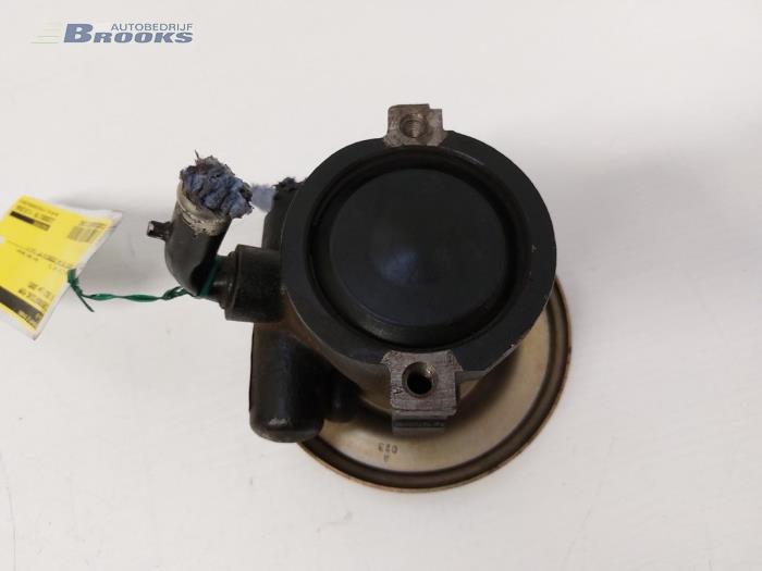 Power steering pump from a Fiat Doblo (223A/119) 1.6 16V 2005
