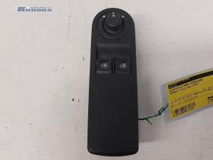 Used Electric window switch Renault Clio IV (5R) 1.5 Energy dCi 90 FAP Price € 10,00 Margin scheme offered by Autobedrijf Brooks