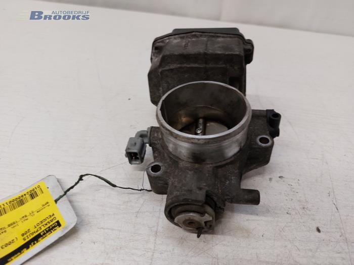 Throttle body from a Peugeot 206 CC (2D) 2.0 16V 2003