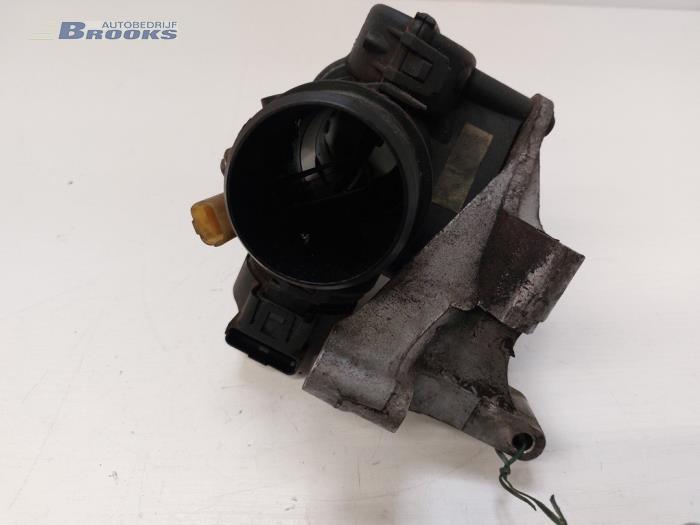 Throttle body from a Peugeot Partner 1.6 HDI 75 2007