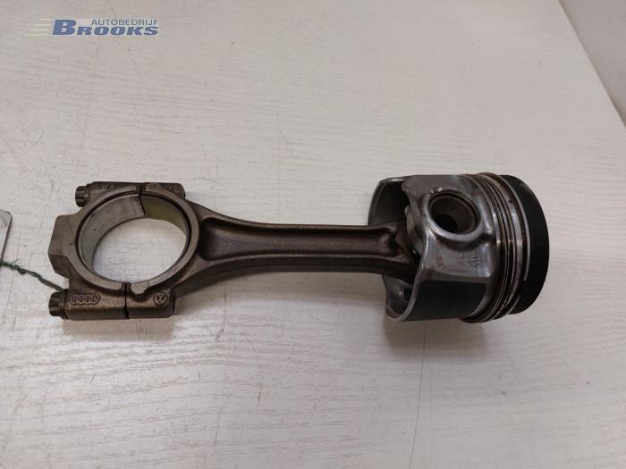 Usagé Piston Volkswagen Golf VII (AUA) 1.6 TDI BlueMotion 16V Prix € 40,00 Règlement à la marge proposé par Autobedrijf Brooks