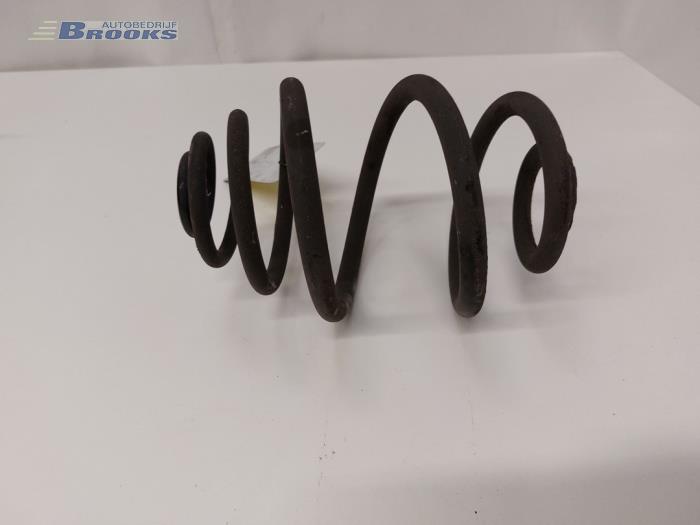Rear coil spring from a Opel Corsa C (F08/68) 1.2 16V Twin Port 2006