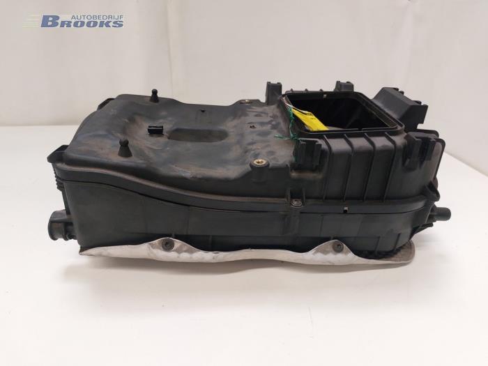 Air box from a Mercedes-Benz C Estate (S204) 2.2 C-180 CDI 16V BlueEFFICIENCY 2010