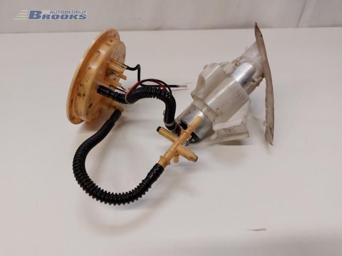 Electric fuel pump from a BMW 5 serie Touring (F11) 530d 24V Blue Performance 2012