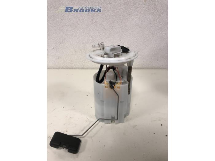 Gebrauchte Kraftstoffpumpe Elektrisch Renault Megane IV Estate (RFBK) 1.2 Energy TCE 100 Preis € 70,00 Margenregelung angeboten von Autobedrijf Brooks