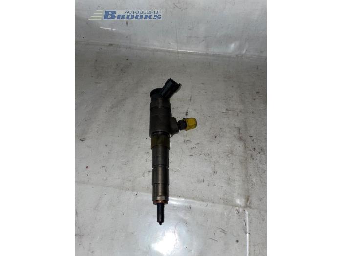Injector (diesel) from a Peugeot 308 SW (L4/L9/LC/LJ/LR) 1.6 BlueHDi 120 2015
