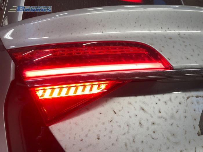 Taillight, left from a Audi A8 (D4) 4.2 TDI V8 32V Quattro 2015