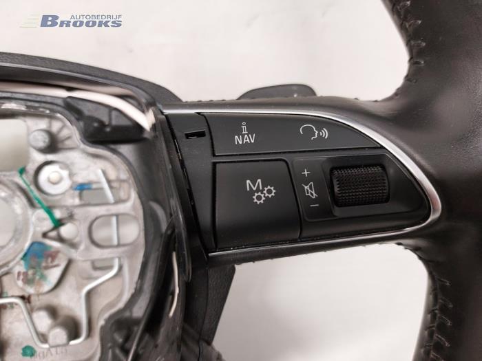 Steering wheel from a Audi A8 (D4) 4.2 TDI V8 32V Quattro 2015