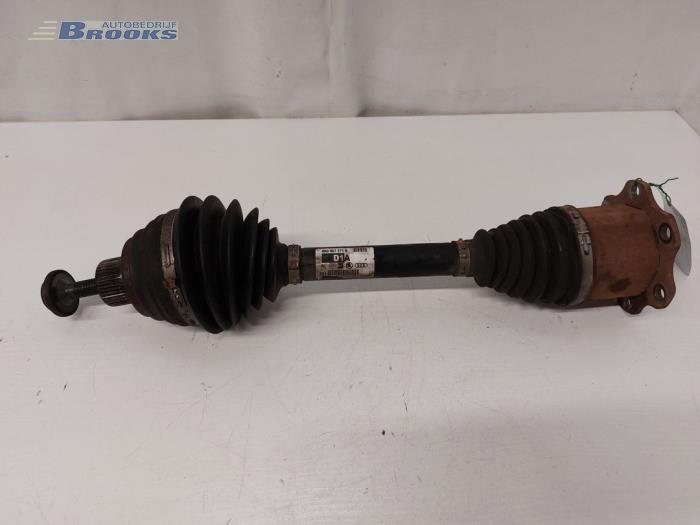 Usagé Arbre de transmission avant gauche Audi A8 (D4) 4.2 TDI V8 32V Quattro Prix € 175,00 Règlement à la marge proposé par Autobedrijf Brooks