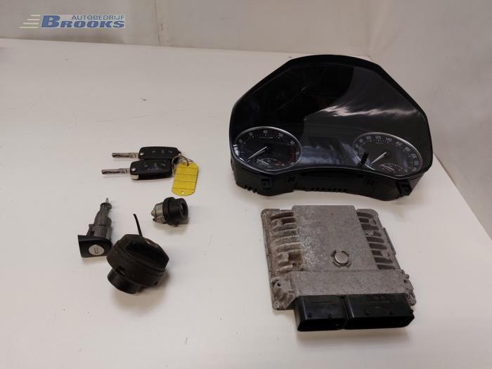 Used Ignition lock + computer Skoda Octavia Combi (1Z5) 1.2 TSI Price € 150,00 Margin scheme offered by Autobedrijf Brooks