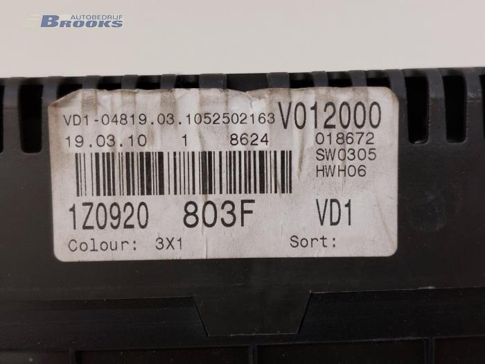 Cerradura de contacto y ordenador de un Skoda Octavia Combi (1Z5) 1.2 TSI 2011