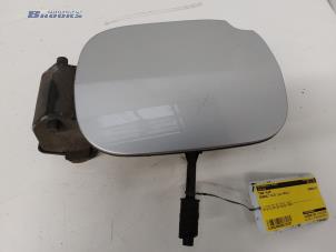 Used Tank cap cover Renault Clio III (BR/CR) 1.5 dCi FAP Price € 25,00 Margin scheme offered by Autobedrijf Brooks