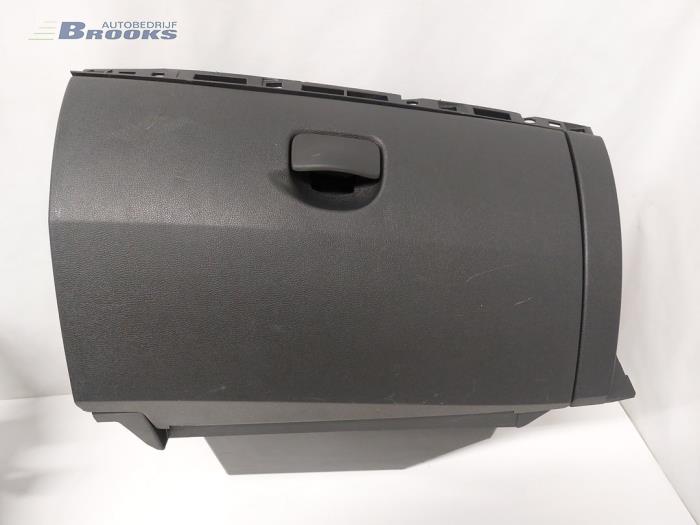 Begagnade Handskfack Renault Clio III (BR/CR) 1.5 dCi FAP Pris € 15,00 Marginaltabell erbjuds av Autobedrijf Brooks