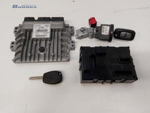Used Ignition lock + computer Renault Clio III (BR/CR) 1.5 dCi FAP Price € 100,00 Margin scheme offered by Autobedrijf Brooks