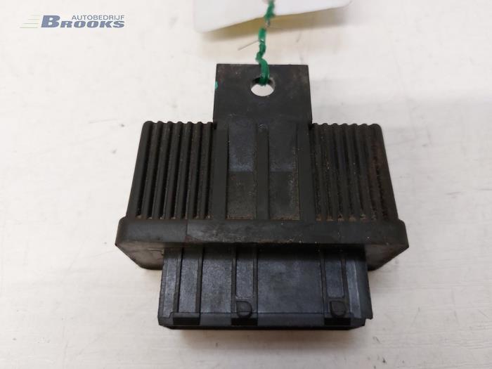 Fuel pump relay Peugeot 207/207+ 1.4 16V VTi 240107 omron