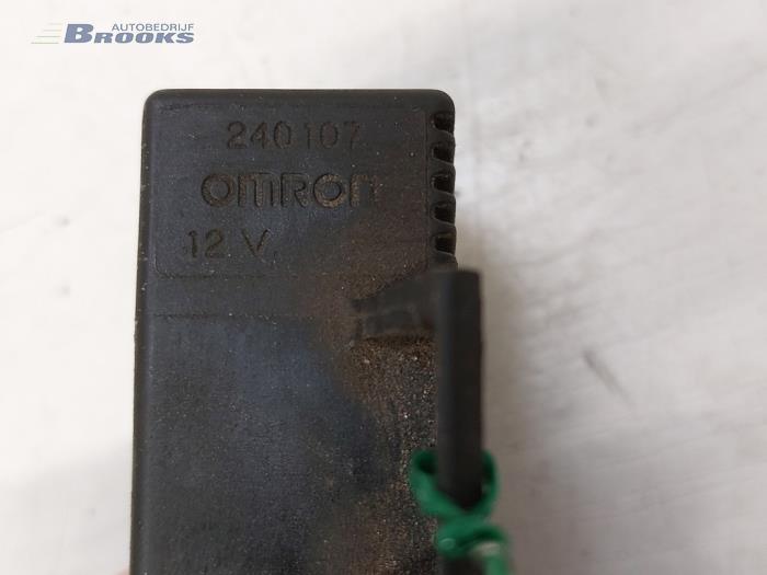 Fuel pump relay Peugeot 207/207+ 1.4 16V VTi 240107 omron