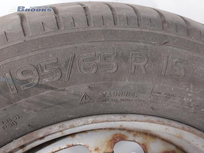 Wheel + tyre from a Peugeot Partner (GC/GF/GG/GJ/GK) 1.6 HDI, BlueHDI 75 2012