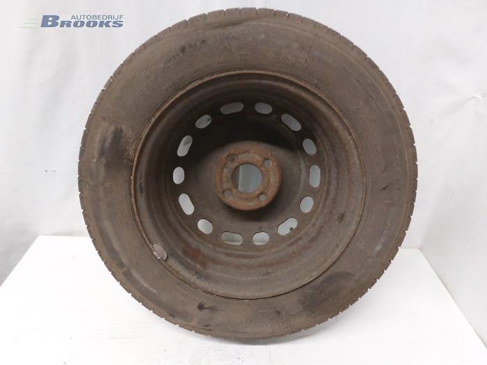 Wheel + tyre from a Peugeot Partner (GC/GF/GG/GJ/GK) 1.6 HDI, BlueHDI 75 2012