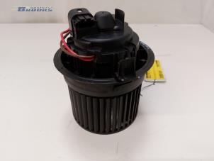 Used Heating and ventilation fan motor Renault Clio IV (5R) 0.9 Energy TCE 90 12V Price € 25,00 Margin scheme offered by Autobedrijf Brooks