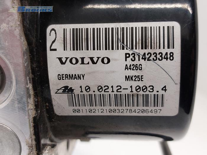 ABS pump Volvo V60 I 2.0 D4 16V - 31400546 D4204T5 VOLVO