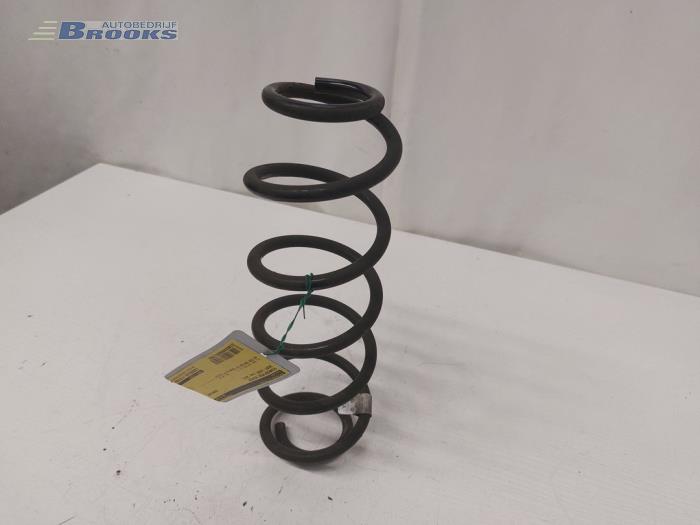 Rear coil spring from a Seat Leon (5FB) 1.0 TSI 12V 2017