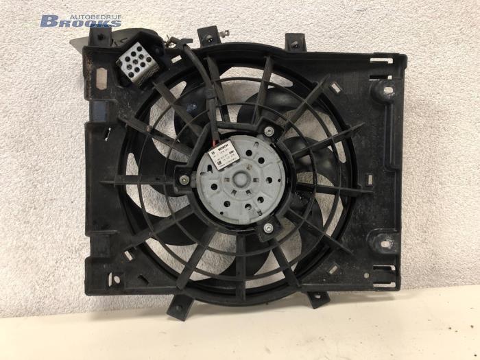 Cooling fans from a Opel Astra H (L48) 1.8 16V 2004