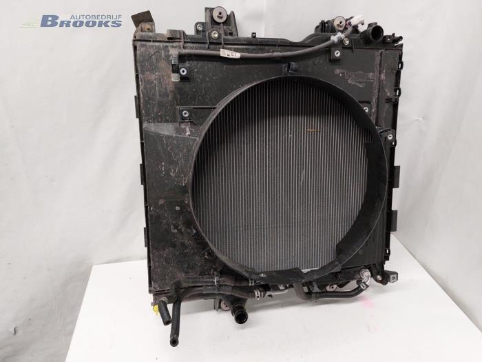 Usagé Radiateur Toyota Land Cruiser (J15) 2.8 D-4D 16V Prix € 250,00 Règlement à la marge proposé par Autobedrijf Brooks