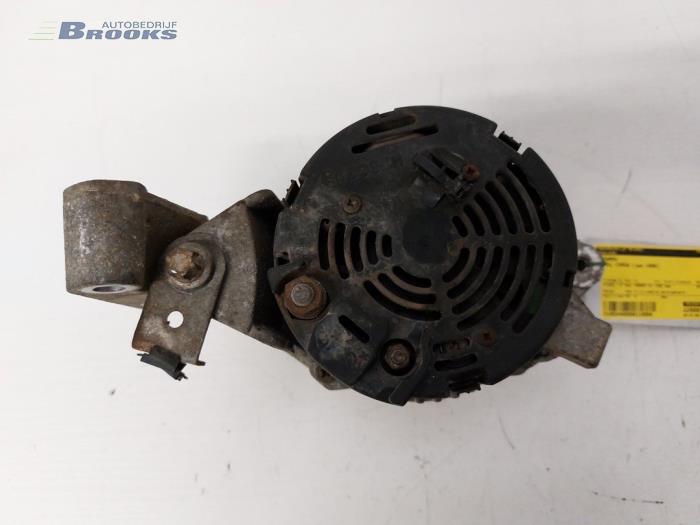 Dynamo van een Opel Corsa B (73/78/79) 1.4i 1998