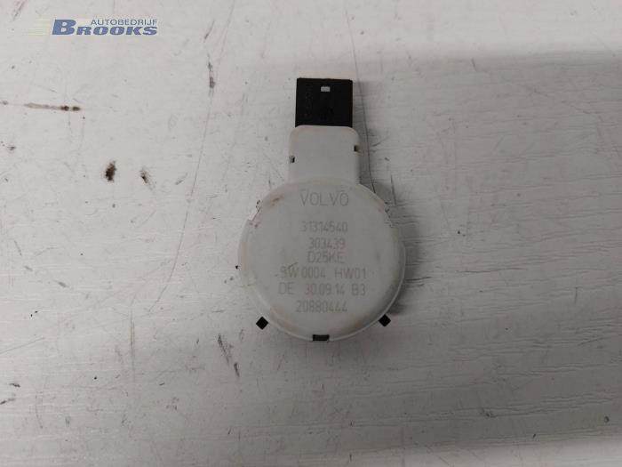 Begagnade Regnsensor Volvo V60 I (FW/GW) 2.0 D4 16V Pris € 15,00 Marginaltabell erbjuds av Autobedrijf Brooks