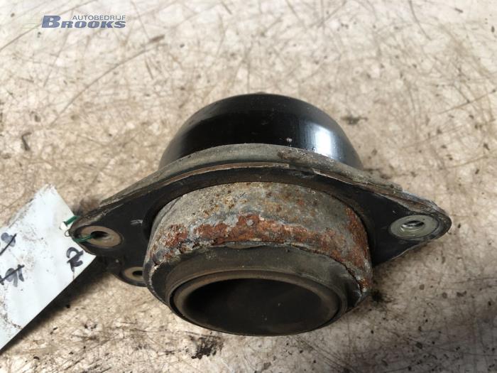 Engine mount from a Renault Laguna II Grandtour (KG) 1.9 dCi 120 2003