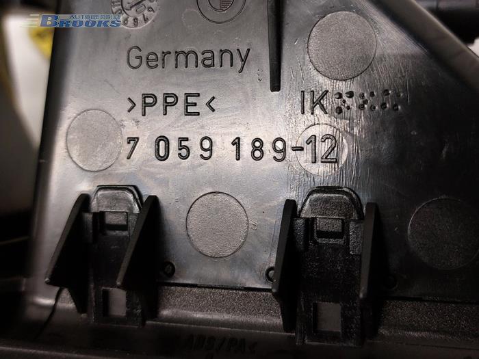 Grille aération tableau de bord d'un BMW 1 serie (E87/87N) 116i 1.6 16V 2009